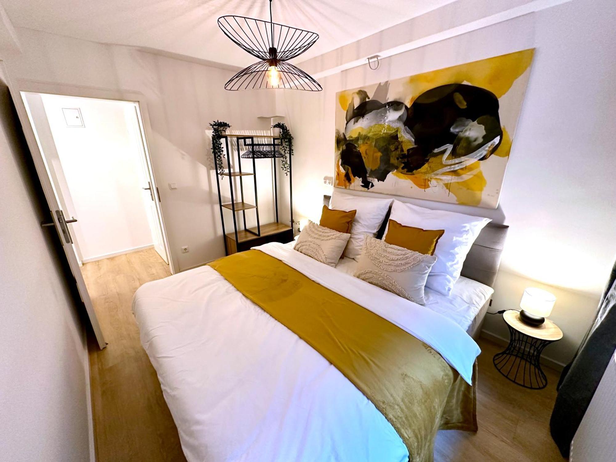 Apartment Stylisches 2-zimmer Ambient In Alsternaehe Mit Kingsize-bett & Schlafsofa